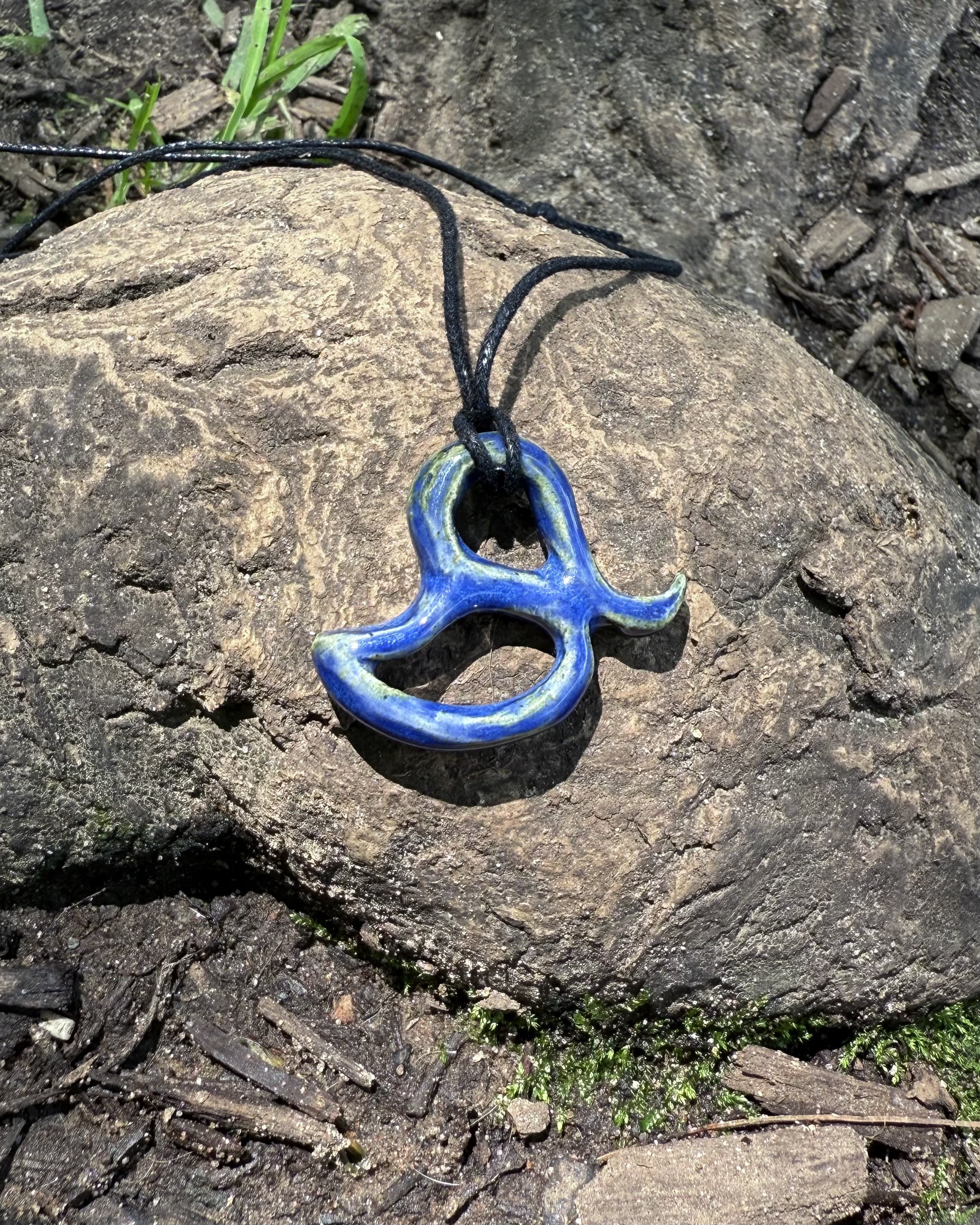 pendant 05 - Image 1