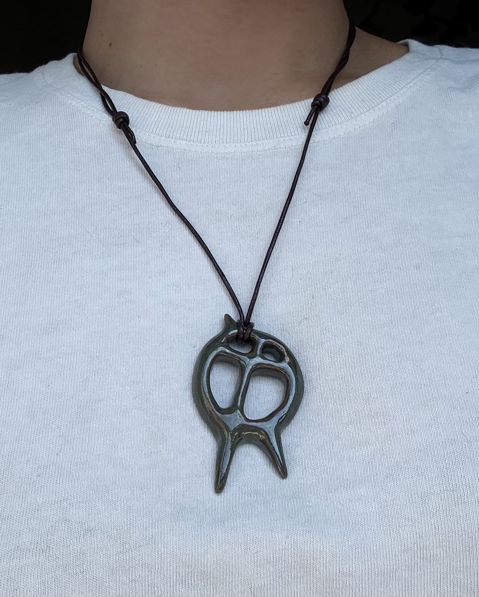 pendant 07 - Image 1